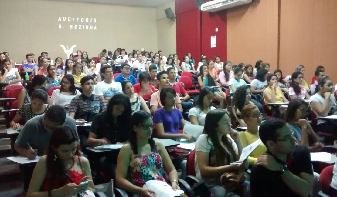 Grupo de professores prepara alunos da rede pública de Arapiraca para prova do Enem