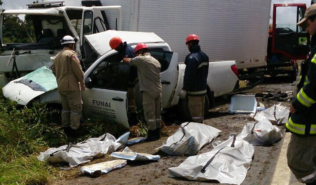 Acidente com veículo da Funai deixa cinco mortos na BR-101