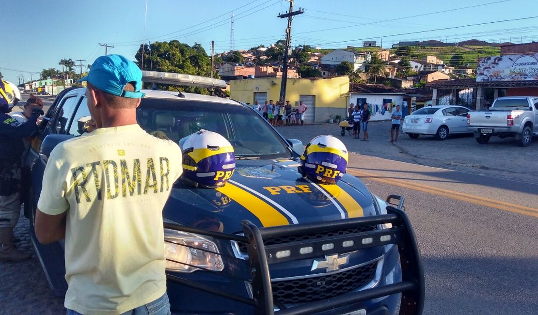 PRF prende dois condutores de motocicletas na BR 316