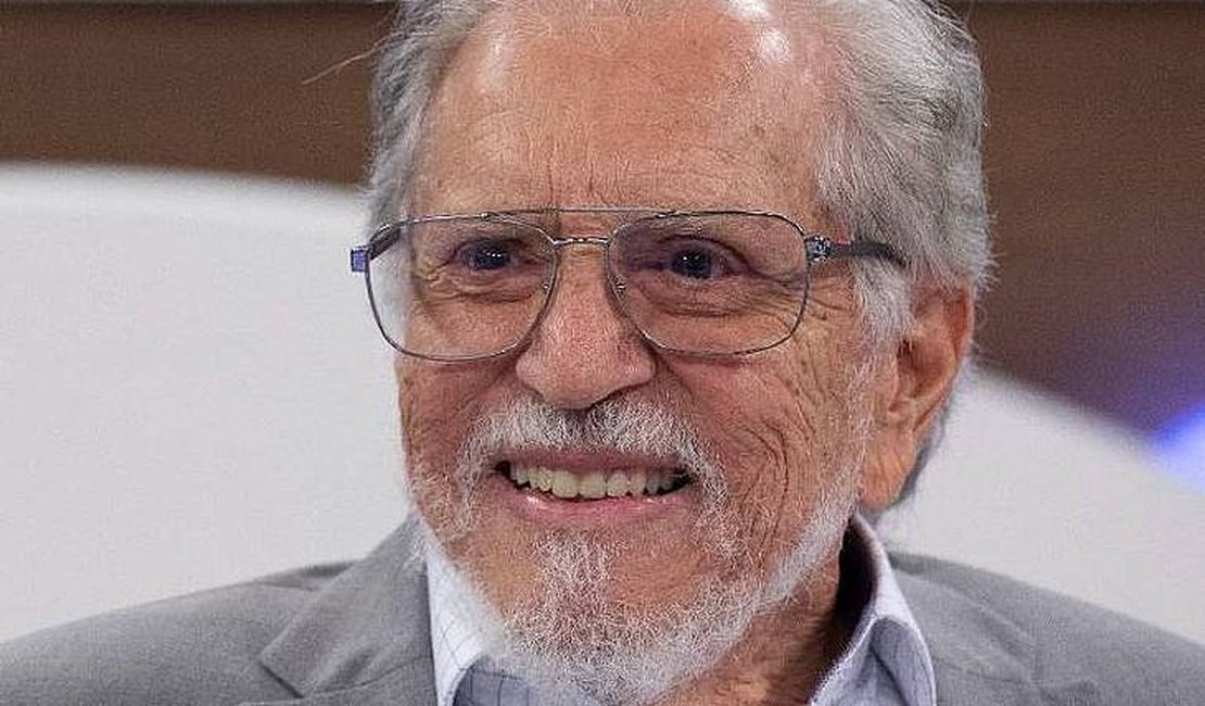 Carlos Alberto de Nóbrega é internado para remoção de coágulo no cérebro