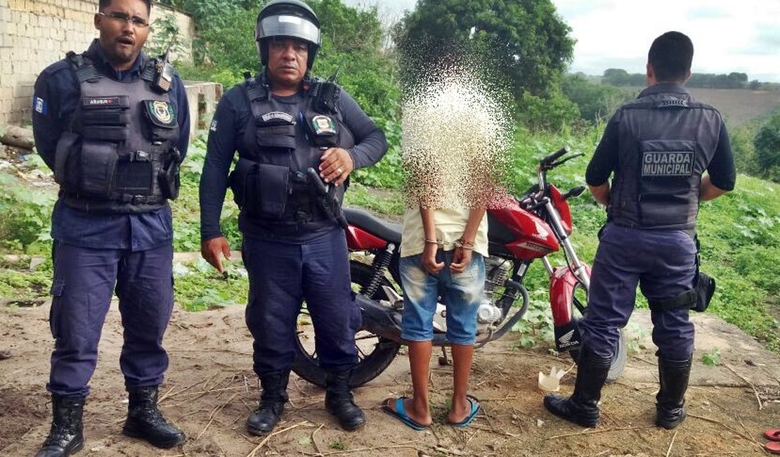 Guardas de Teotônio Vilela apreendem menor com maconha e recuperam moto roubada