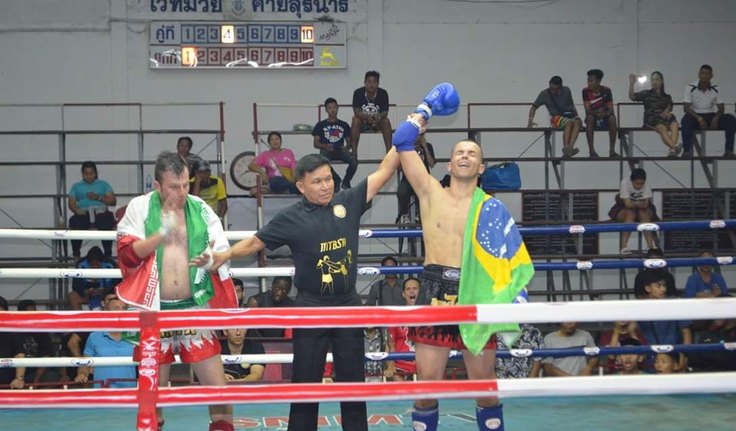 Arapiraquense lutador de Muay Thai conquista troféu na Tailândia