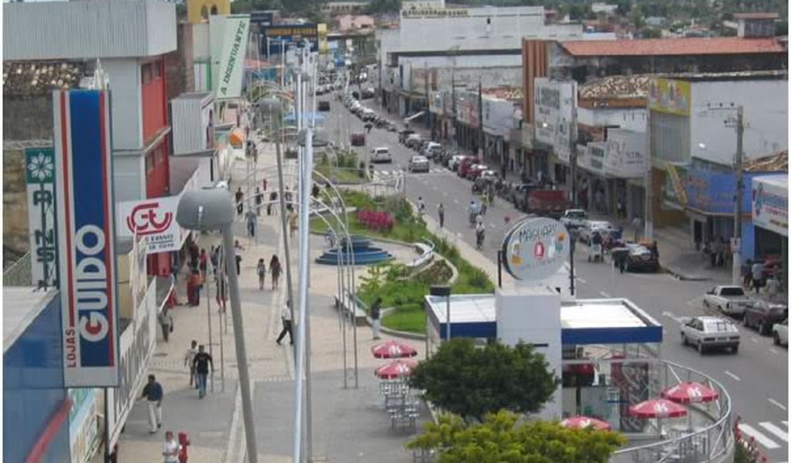 Dois estabelecimentos comerciais são assaltados no intervalo de 50 minutos, em Arapiraca