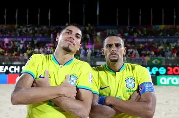 Brasil goleia Espanha e vai às semis da Copa do Mundo de Futebol de Areia