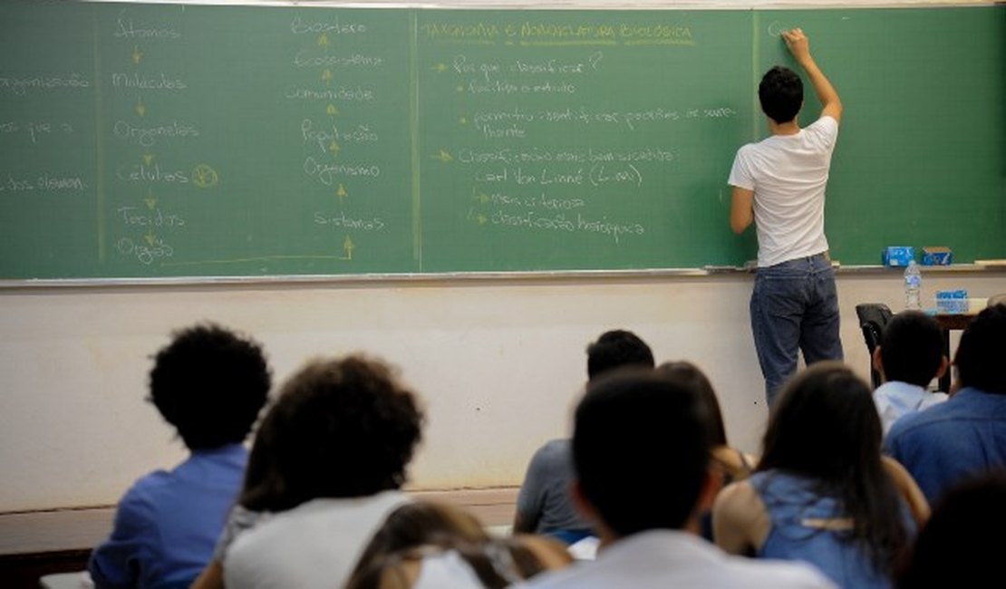 UFPE abre concurso com 127 vagas para professores