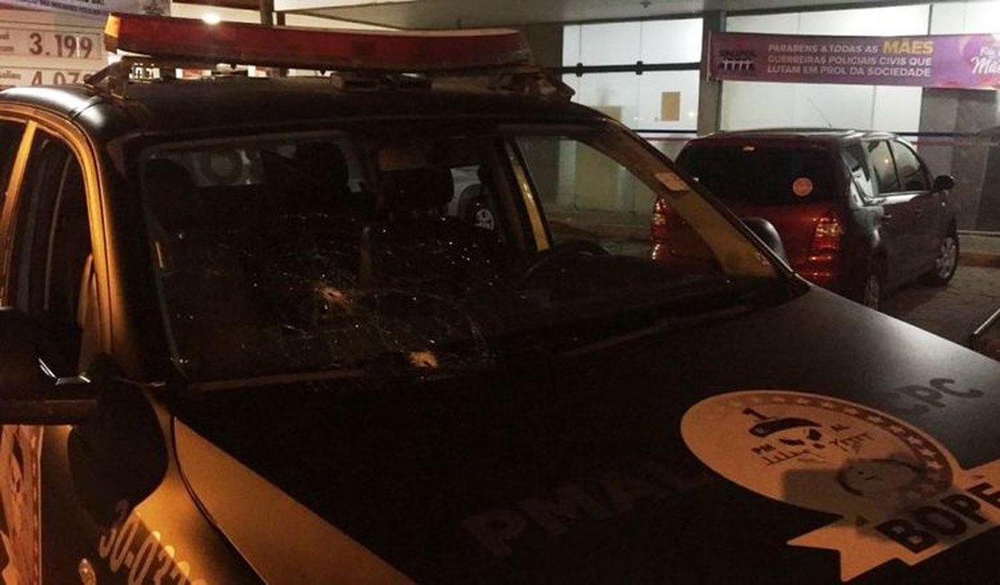Menores roubam carro e trocam tiros com a polícia em Maceió