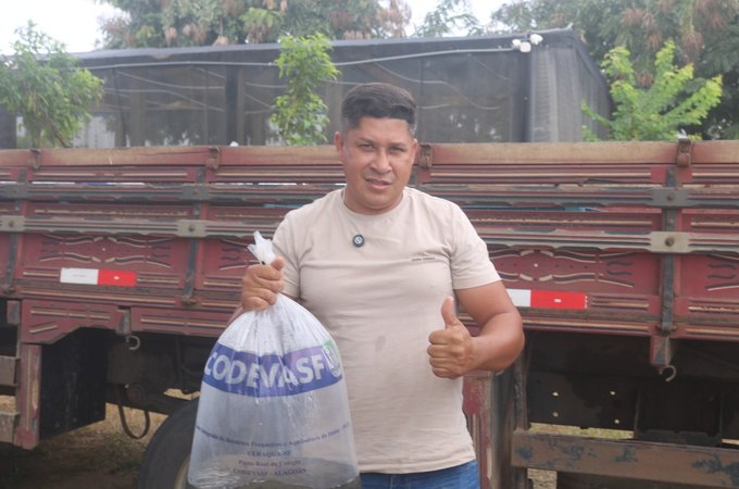 Prefeitura de Arapiraca distribui 22 mil alevinos a produtores rurais em parceria com a Codevasf