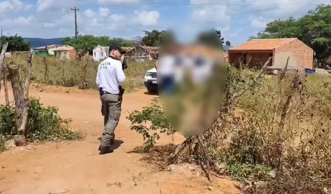 Foragido por assassinato de homem em bar de Arapiraca com mais de 60 facadas é preso em Girau