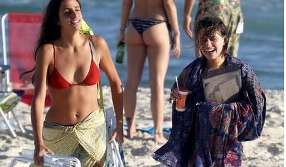 Internautas comparam namorada de Bruna Linzmeyer com Maria Betânia