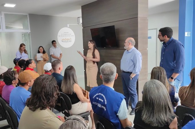 Pacientes visitam Centro de Hemodiálise de Penedo e conhecem equipe responsável pelo serviço