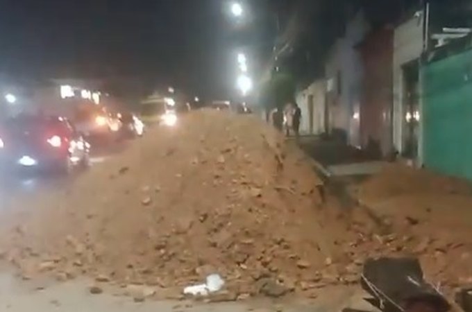 Motociclista fica ferido após cair ao passar sobre monte de barro em Arapiraca