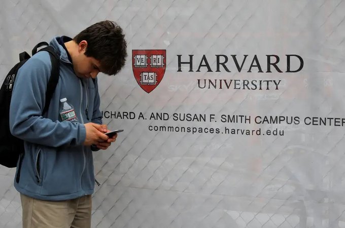 Governo dos EUA proíbe Harvard de matricular estudantes estrangeiros