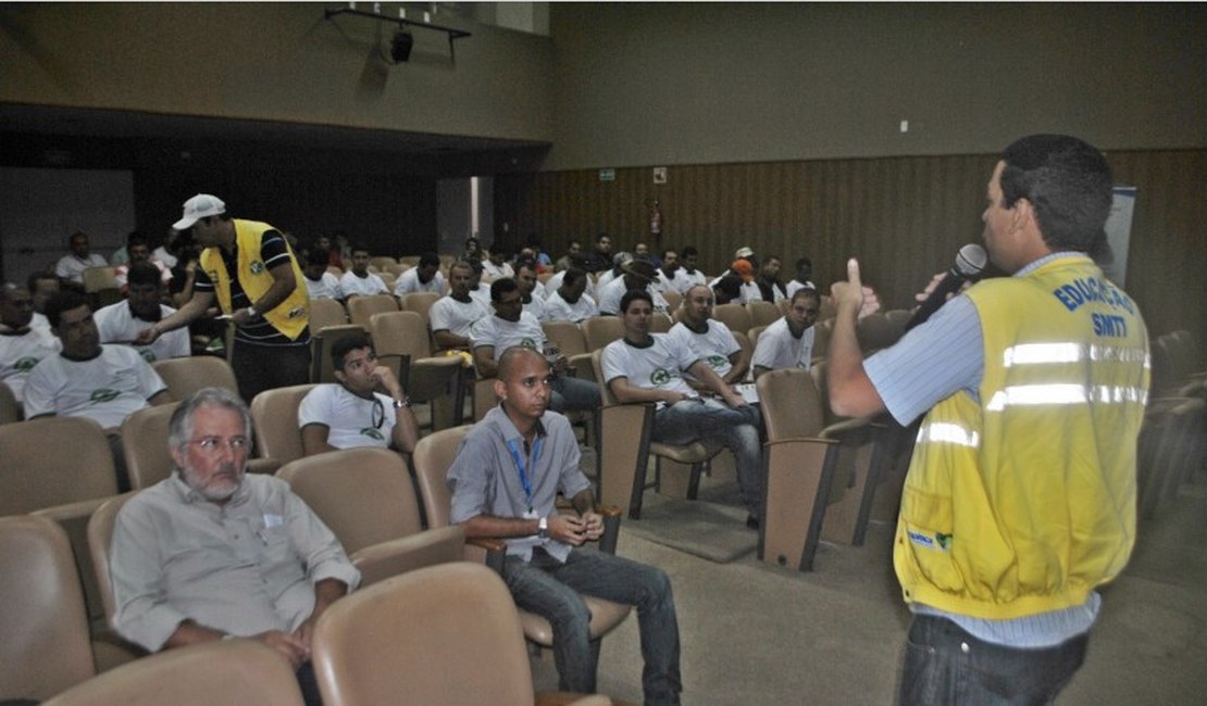 SMTT realiza palestra sobre direção defensiva na SIPAT da Eletrobras