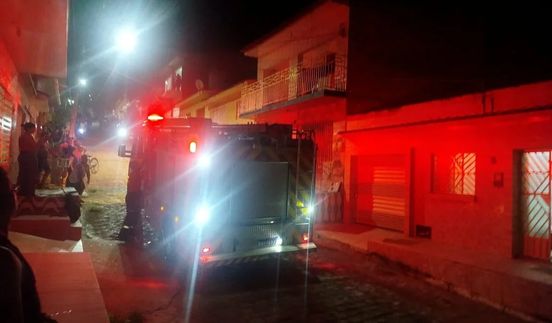 Incêndio atinge vários cômodos de residência em São Miguel dos Campos