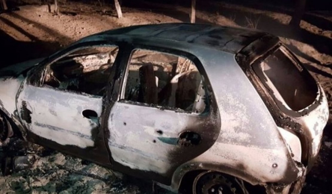 Em PE, corpo é encontrado carbonizado dentro de veículo com placa de Maceió