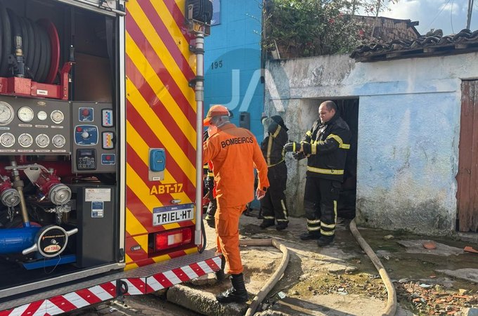 Jovem tem surto psicótico e ateia fogo em residência da mãe, em Arapiraca