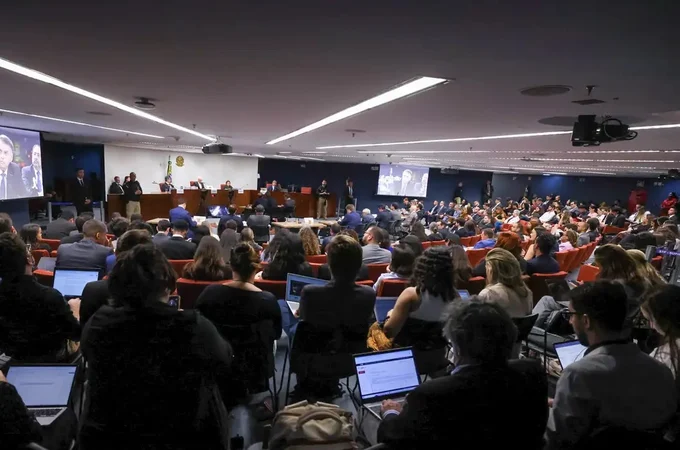 Após depoimento ao STF, Braga Netto pede para deixar a prisão