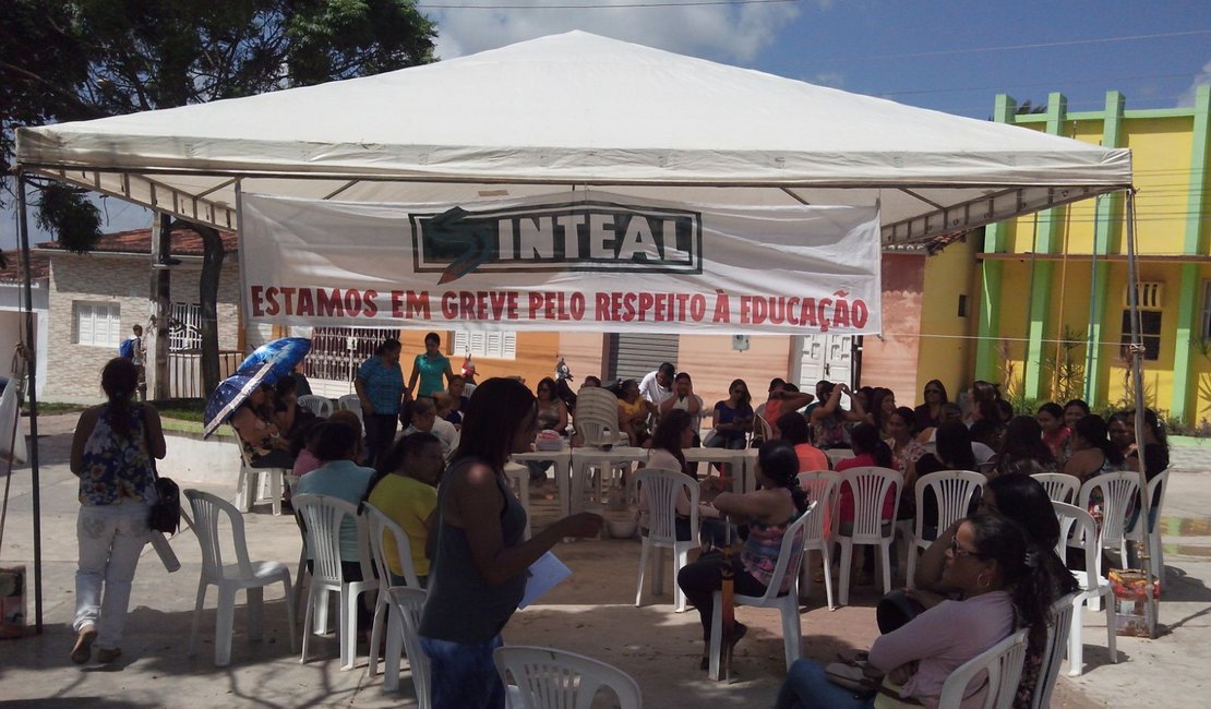 Professores de Lagoa da Canoa vão às ruas protestar novamente