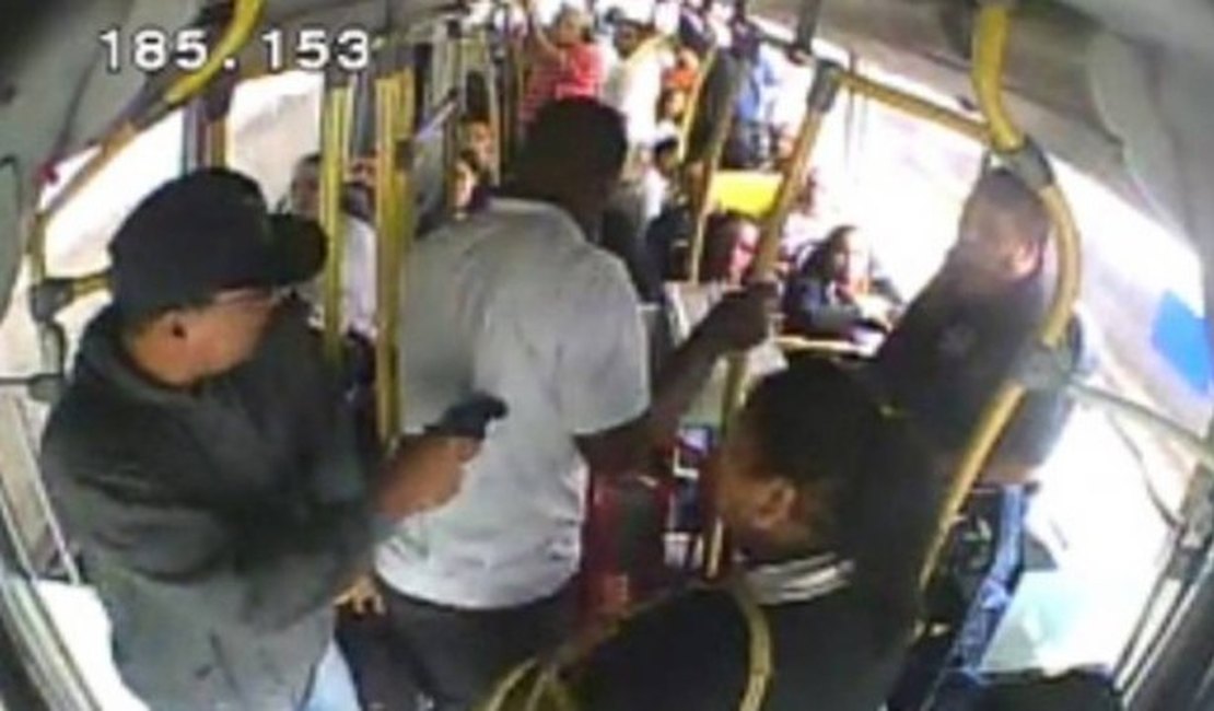 Ônibus que faz linha Ufal Agreste é assaltado em Arapiraca