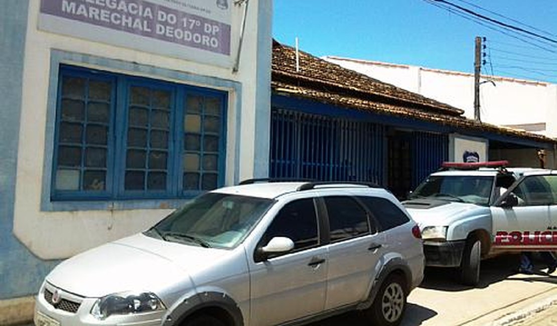 Homem vai a delegacia denunciar estelionato e é preso por homicídio