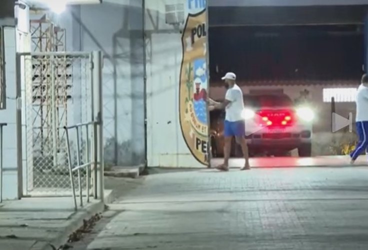 Fernando Collor já deixou o presídio e cumprirá prisão domiciliar em cobertura de luxo de frente para o mar em Maceió