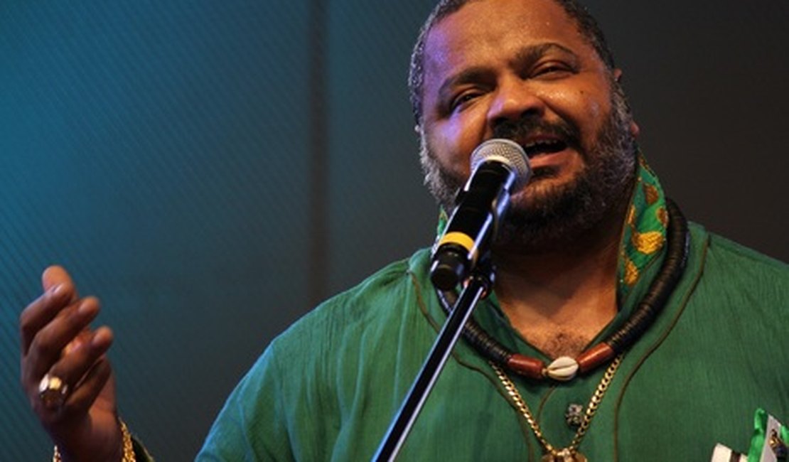 Após médicos reduzirem sedação, Arlindo Cruz abre os olhos