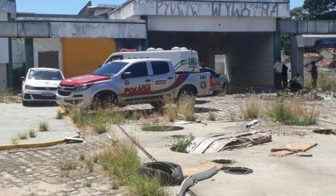 Corpo de homem é encontrado em posto abandonado no Farol