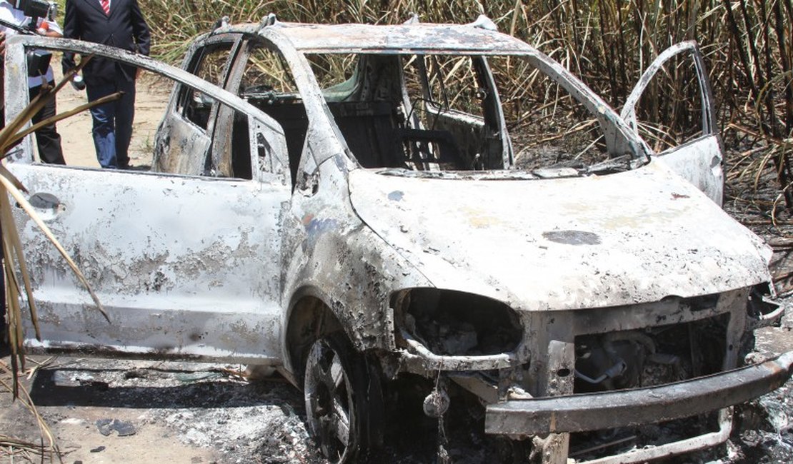 Corpos são encontrados dentro de veículo carbonizado no interior de Alagoas