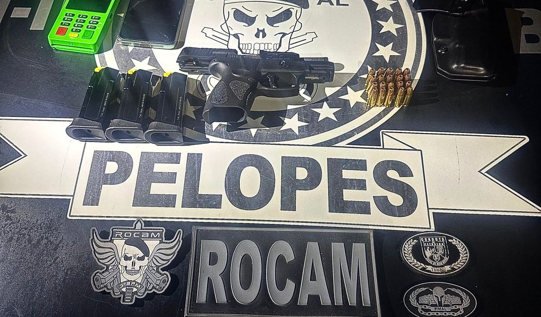 Após ser visto vendendo pistola, jovem tenta fugir, mas cai de escada e é preso pela PM em Arapiraca