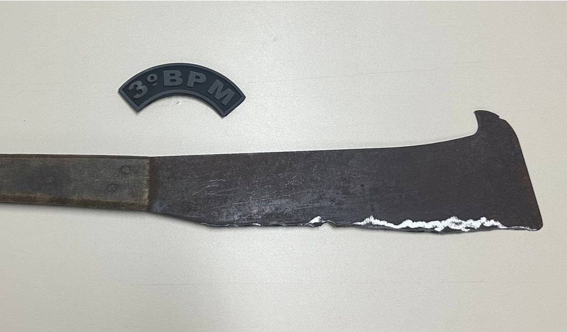 Homem é detido após ameaçar vizinho com facão em Craíbas