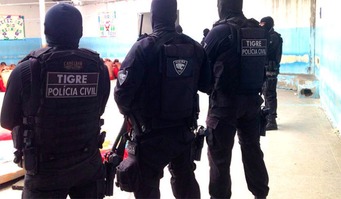 Operação integrada realiza varredura em presídio de Maceió