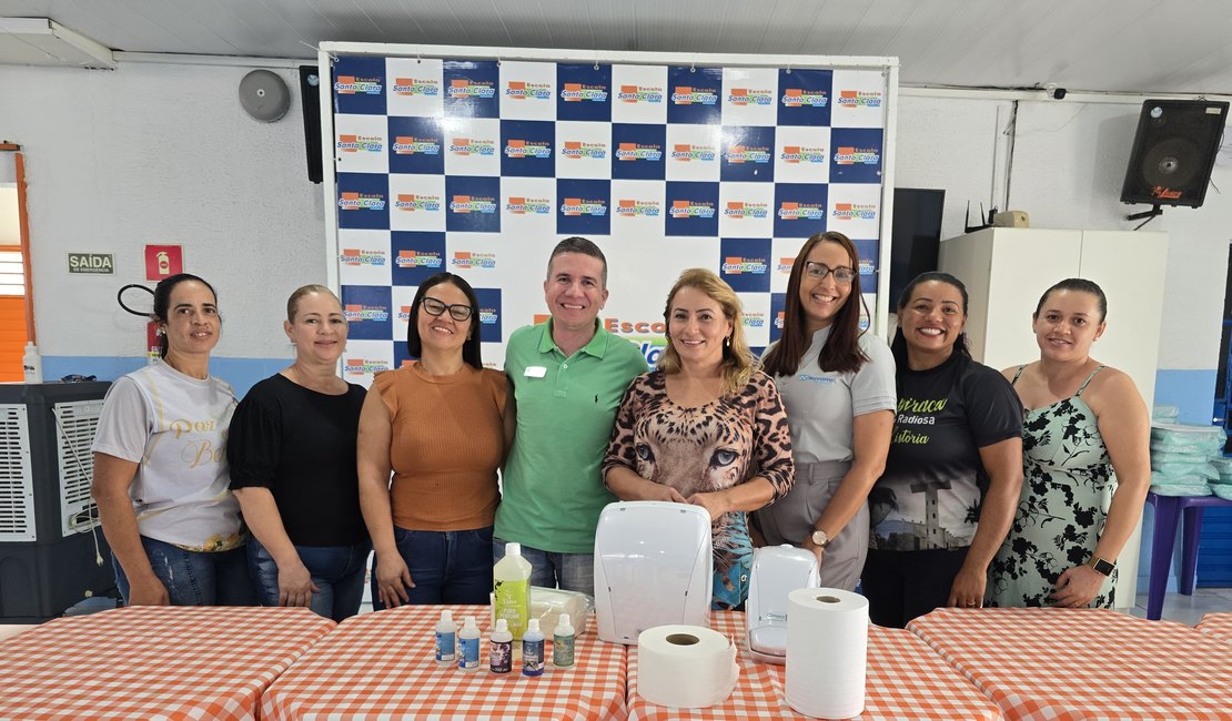Escola Santa Clara realiza treinamento com profissionais de higienização e limpeza