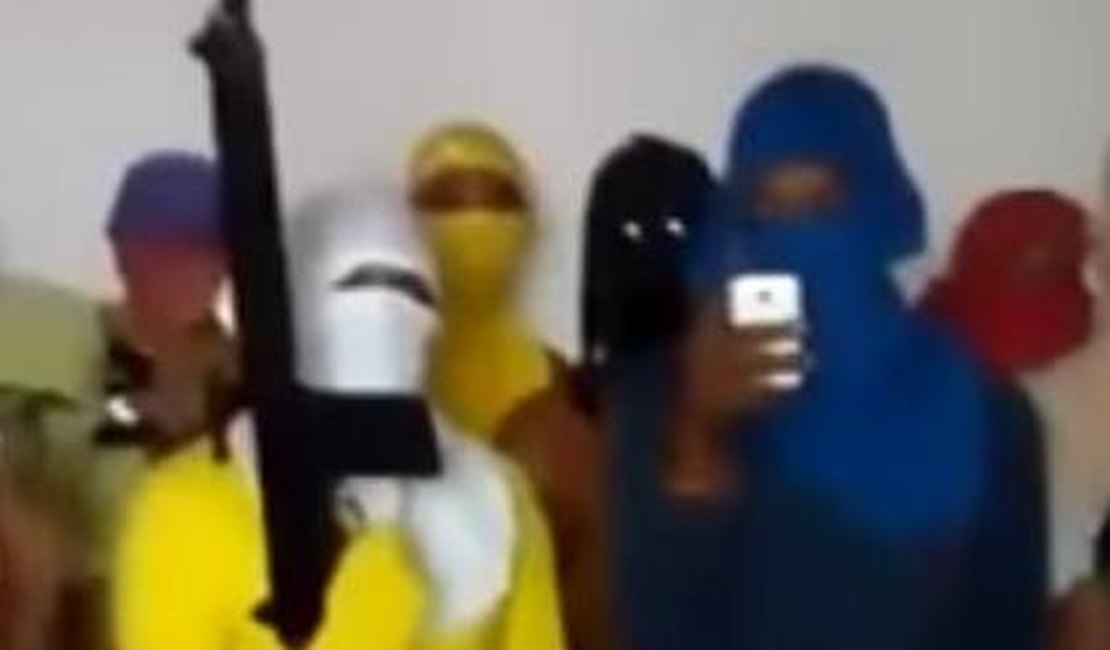 Vídeo: Supostos membros do PCC enviam comunicado para brasileiros