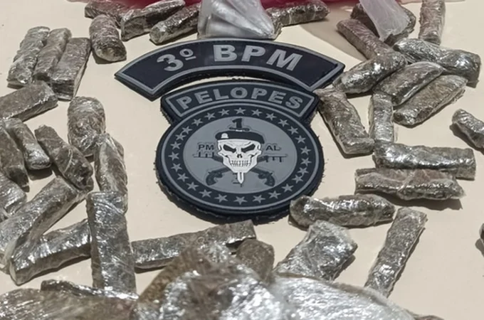 PM apreende maconha e cocaína em beco no bairro Itapoã e homem é preso