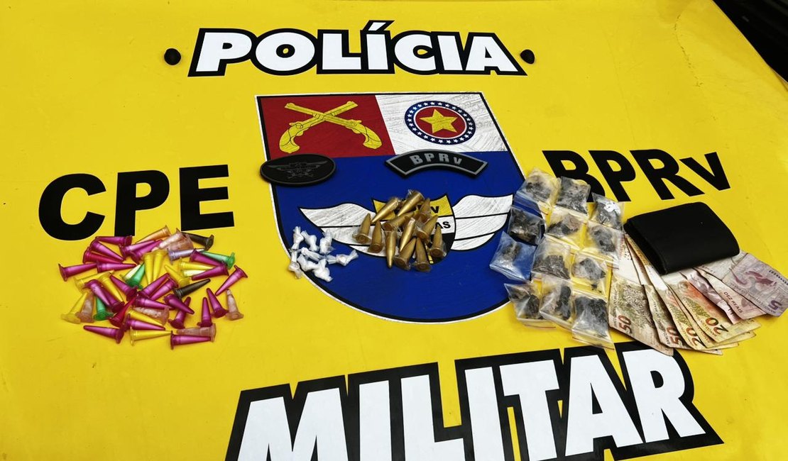 Após tentativa de fuga com comparsa, homem é preso por tráfico de drogas em Arapiraca