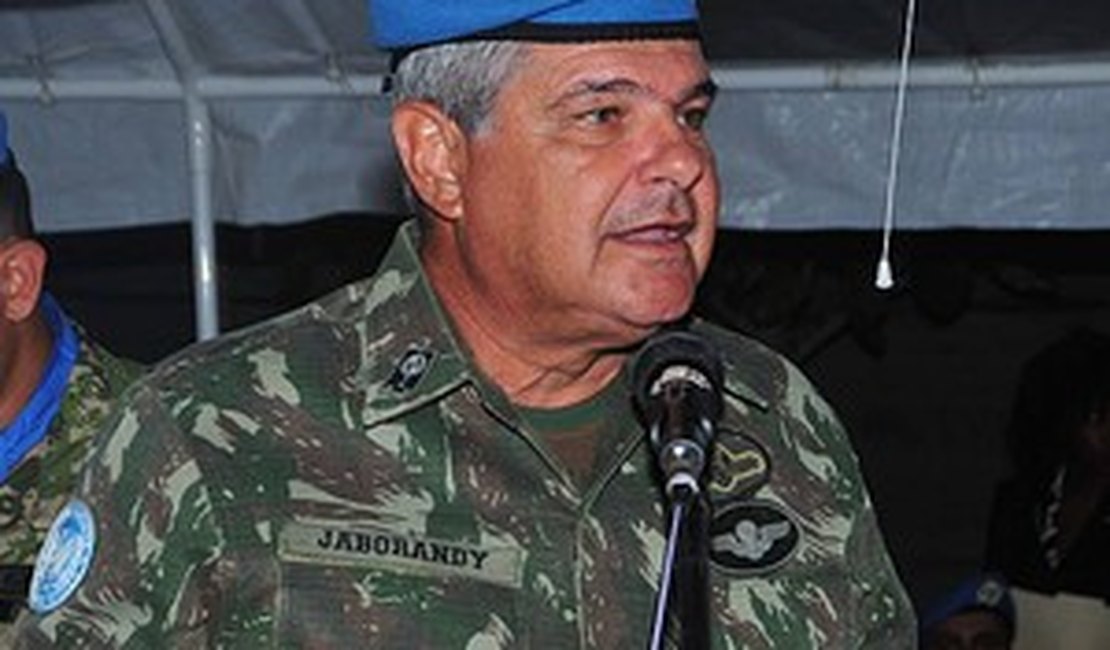 Corpo de brasileiro chefe de missão da ONU no Haiti chega a Maceió