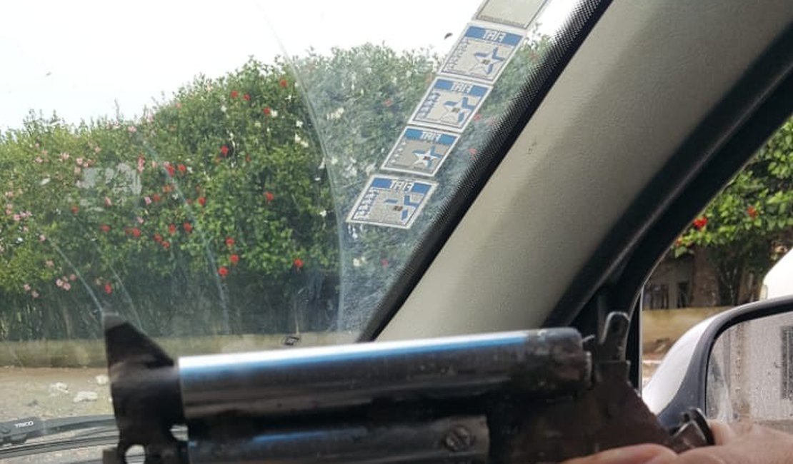 Homem é preso poucos minutos após assaltar mulher na porta de casa, em Taquarana