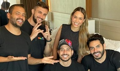 Rodeados por fãs e trocando abraços, participantes do 'BBB' causam preocupação antes de reencontro