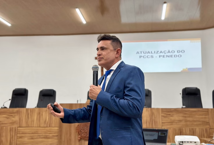 Reajuste salarial para professores e servidores da Secretaria de Educação de Penedo é apresentado na Câmara de Vereadores