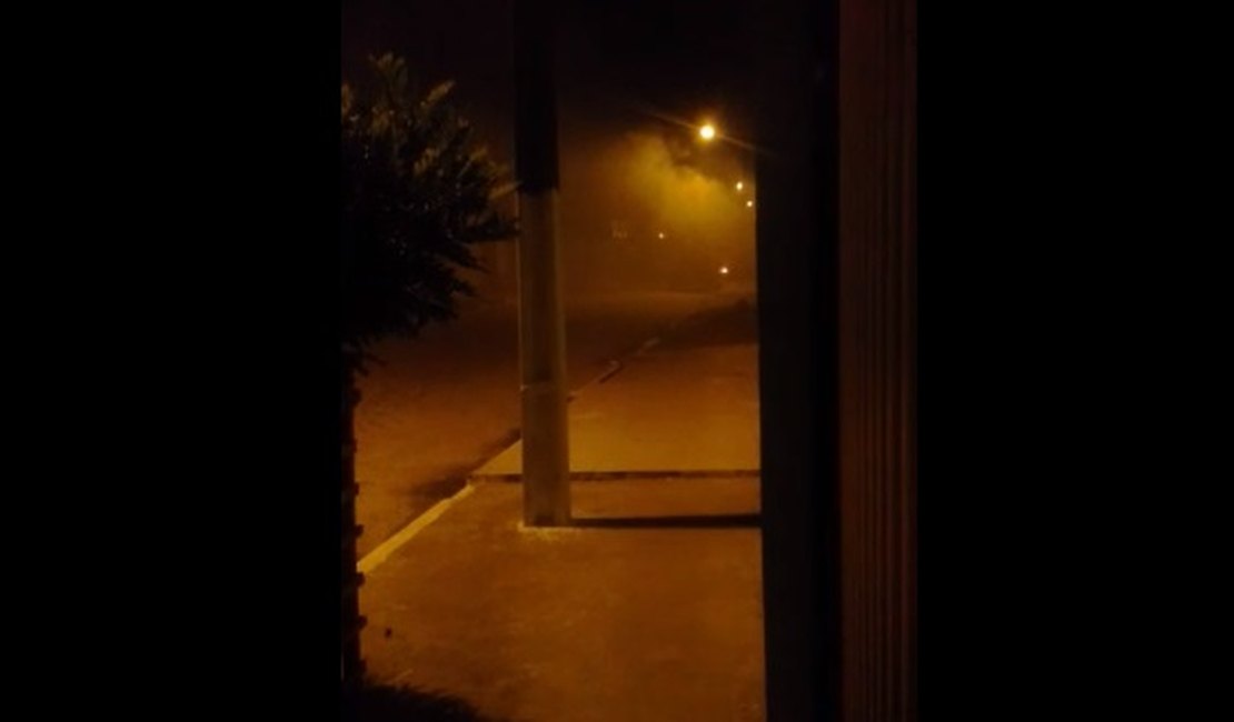 Automóvel pega fogo no bairro Bonsucesso, em Arapiraca