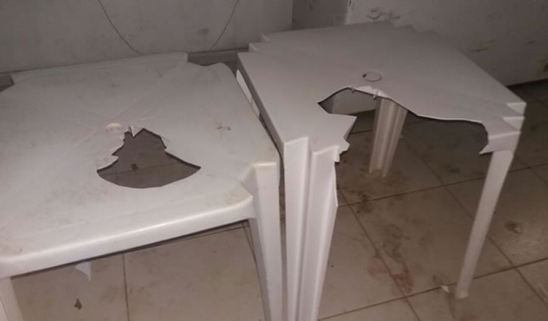 Mulher invade casa do ex-marido durante festa, quebra tudo e agride amiga do ex