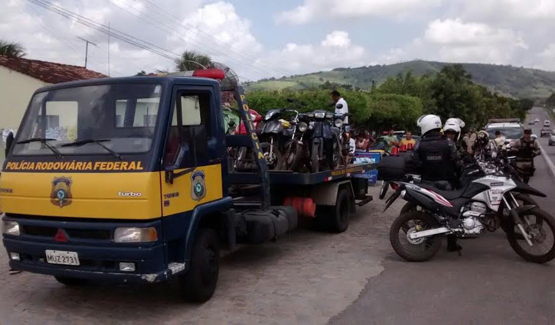 PRF prende 3 pessoas e apreende 11 motocicletas no sertão de Alagoas