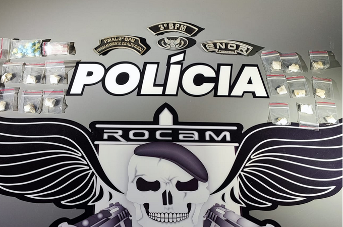 Advogada e passageiro são presos em flagrante com drogas em carro, em Arapiraca