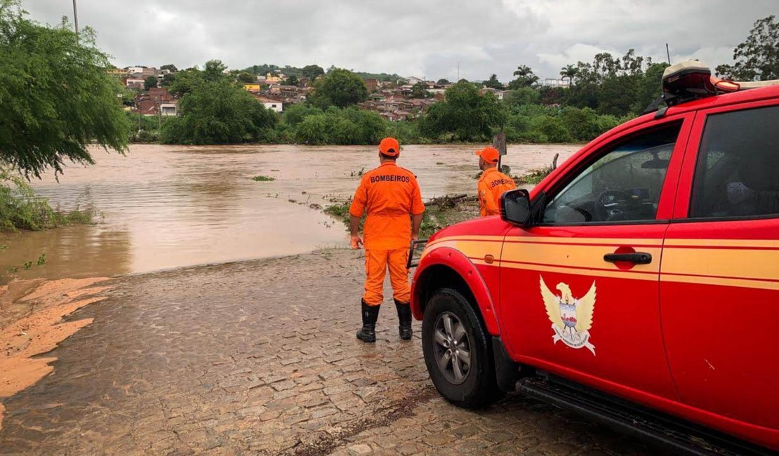 Corpo de Bombeiros reforça efetivo e intensifica ações para minimizar impactos das chuvas
