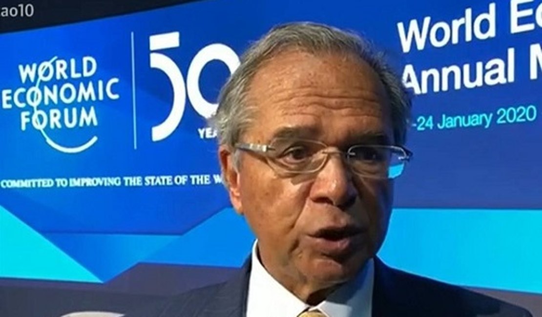Guedes elogia dólar alto: “Doméstica estava indo pra Disney; uma festa danada”