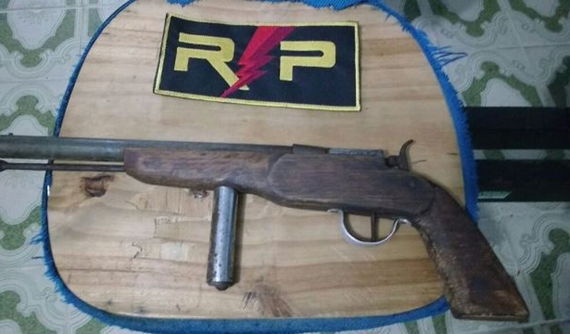 Menor é apreendido com arma e suspeito de agredir o pai, em Arapiraca
