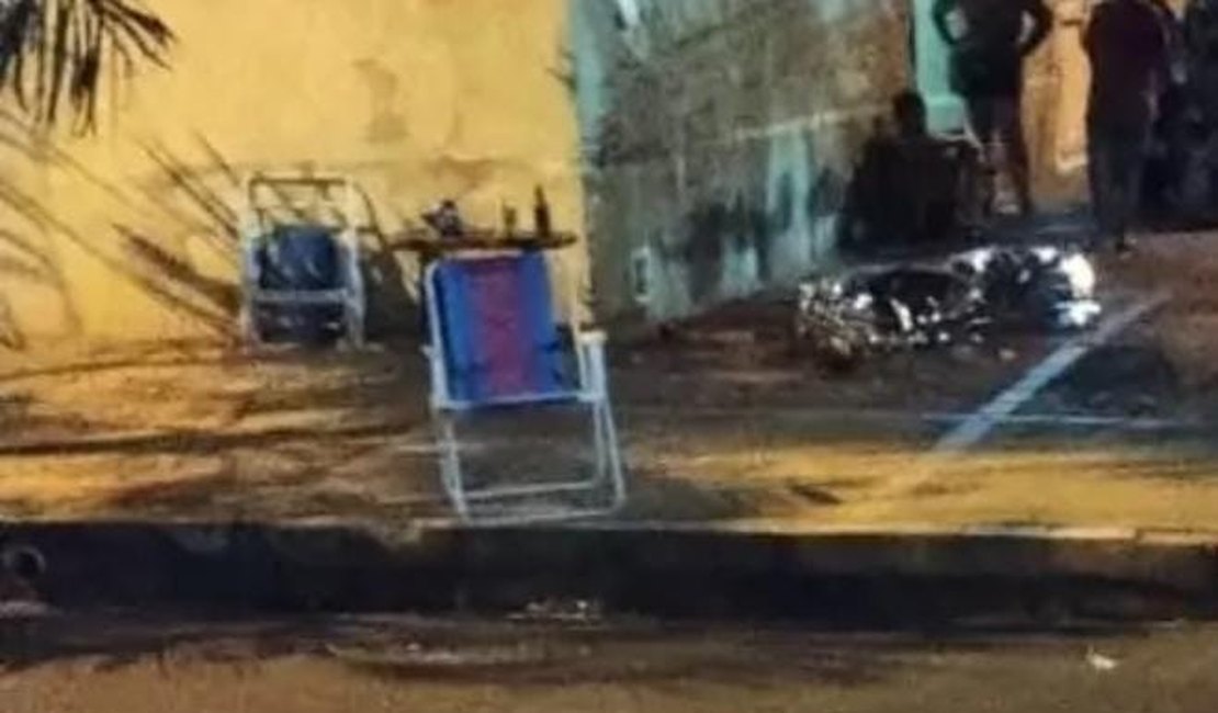 Homem morre na porta de casa após ser baleado por assassino encapuzado no MS