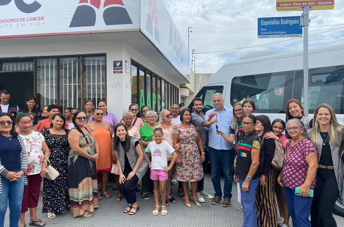 Com emenda de Alfredo Gaspar, Associação de Arapiraca conquista van e reforça apoio a pacientes com câncer