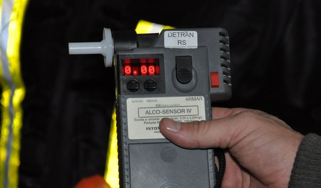 Jovem é detido por conduzir motocicleta sob efeito de álcool, em Craíbas
