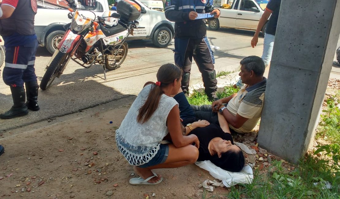 Casal foge de assalto e provoca acidente no bairro Ouro Preto, em Arapiraca